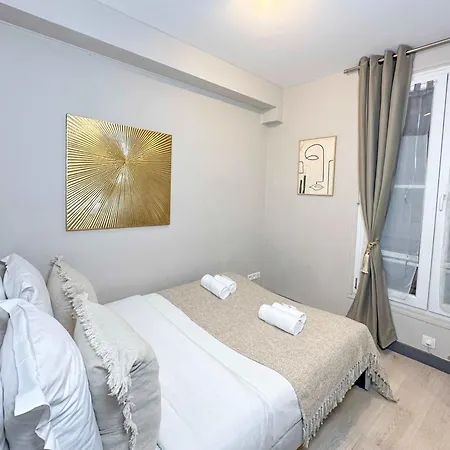 Outstanding In Parijs