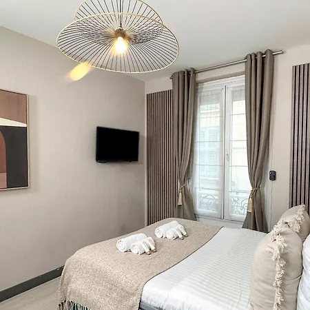 Apartment Outstanding In